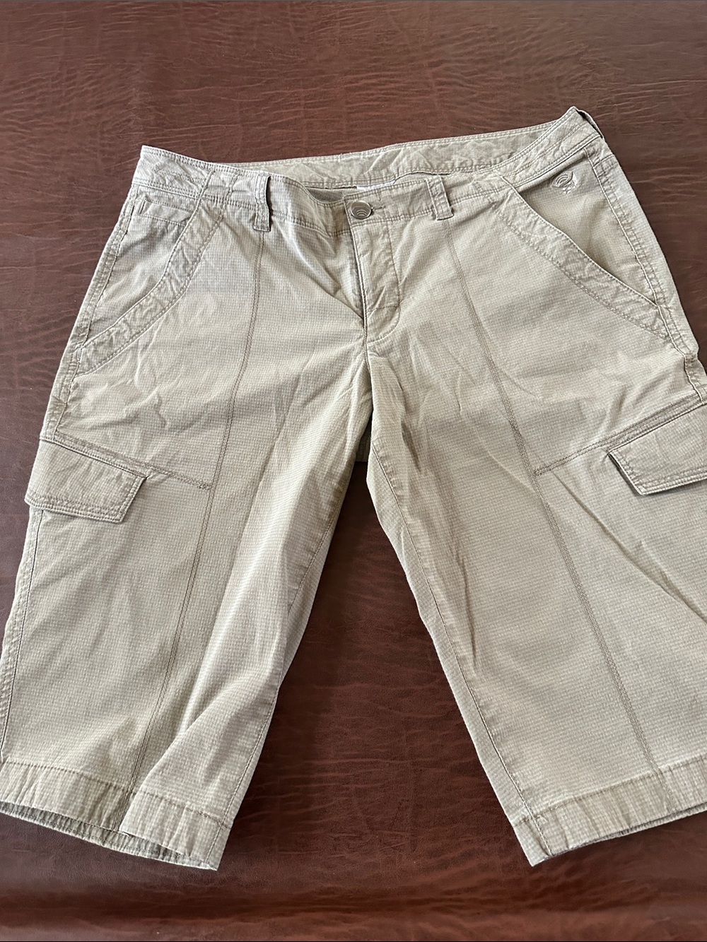 Mountain Hardwear Women's Tan Cargo Shorts size 6